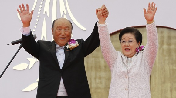 Reverend Moon and his wife Han Hak-ja during a mass wedding at Sun Moon University in Asan in 2010