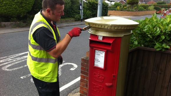 A postbox in Belton, near Great Yarmouth, is painted gold in honour of Jessica-Jane Applegate