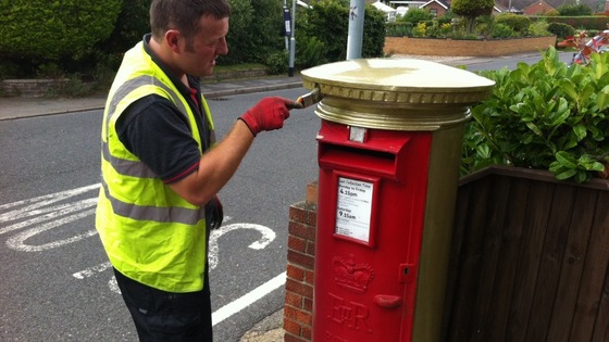 A postbox in Belton, near Great Yarmouth, is painted gold in honour of Jessica-Jane Applegate