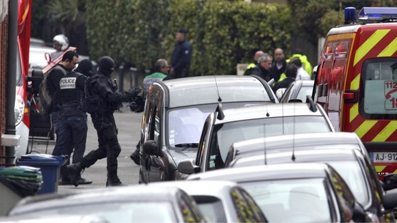 Masked French special unit policemen outside the Toulouse siege