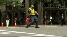 Dancing traffic cop entertains motorists in North Carolina