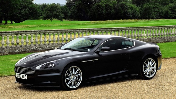 007's Aston Martin is expected to fetch between £100,000 and £150,000.