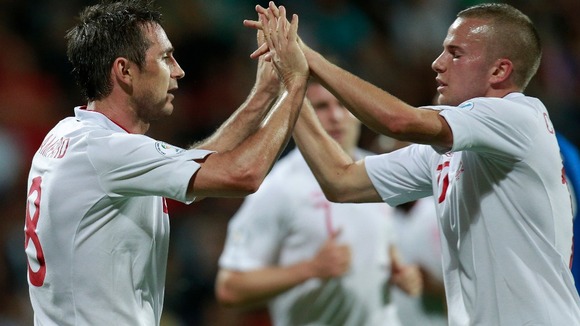Cleverley celebrates Frank Lampard's goal