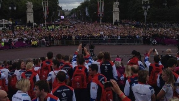 Flatwater kayak racer Rachel Cawthorn photographs the crowds 
