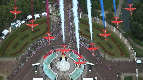 The Red Arrows perform a flypast over Buckingham Palace