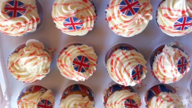 Patriotic cupcakes welcome Mansfield athletes