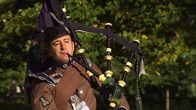 The Pipes and Drums of the London Scottish Regiment give a taster performance.