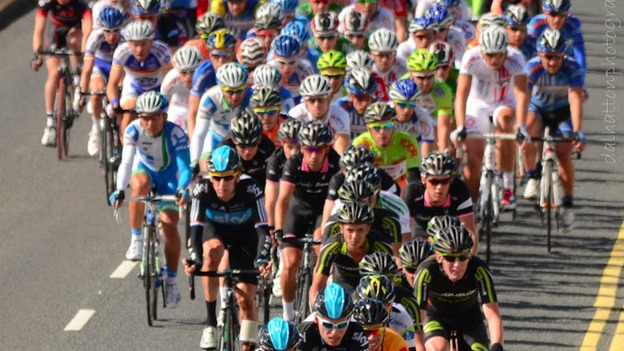 Tour of Britain passes Blithfield Reservoir in Staffordshire