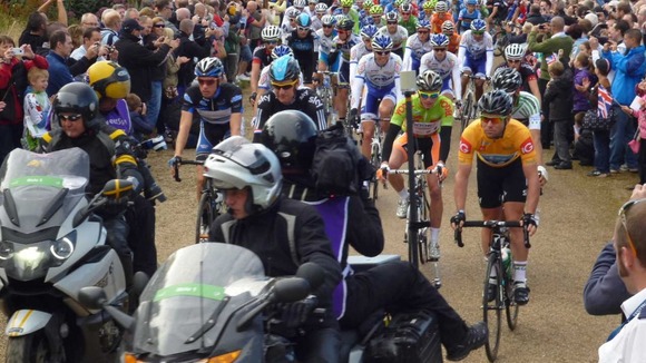 Wiggins and Cavendish at the start in Trentham Gardens