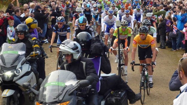 Wiggins and Cavendish at the start in Trentham Gardens