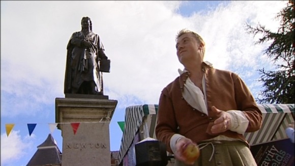 Sir Isaac Newton lookalike is watched by Sir Isaac's statue