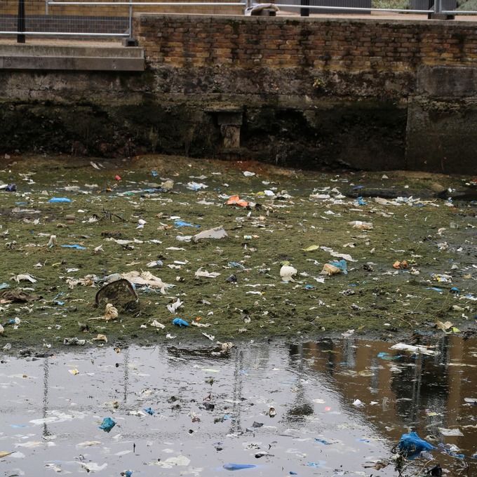 Litter in Regents Canal.