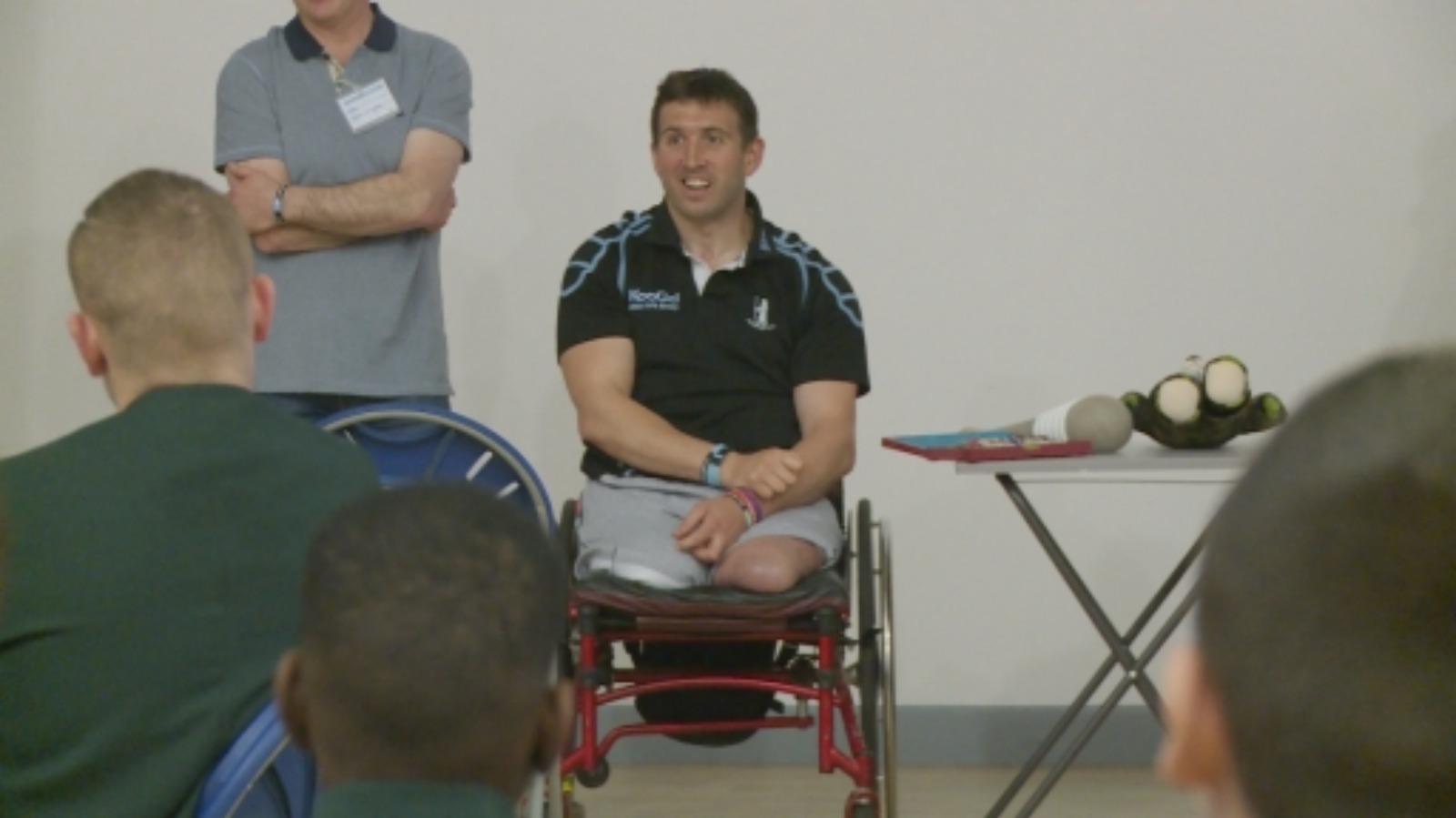 UK's most seriously injured surviving soldier visits Gateshead school children - ITV News