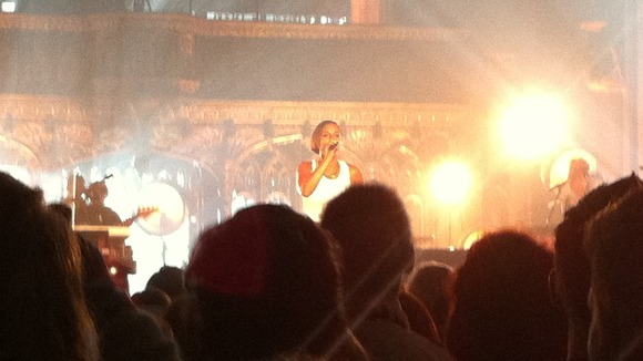 Alicia Keys singing