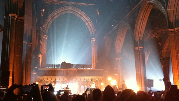 Alicia Keys singing