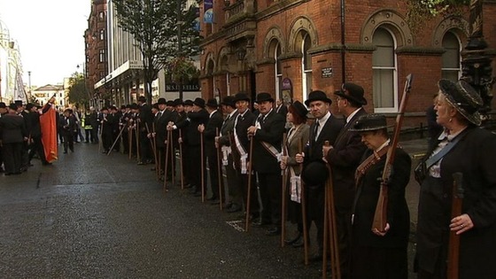 Unionists line up outside the Ulster Hall 